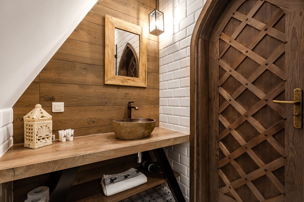 standard twin room | bathroom | shower, free toiletries, hair dryer, slippers