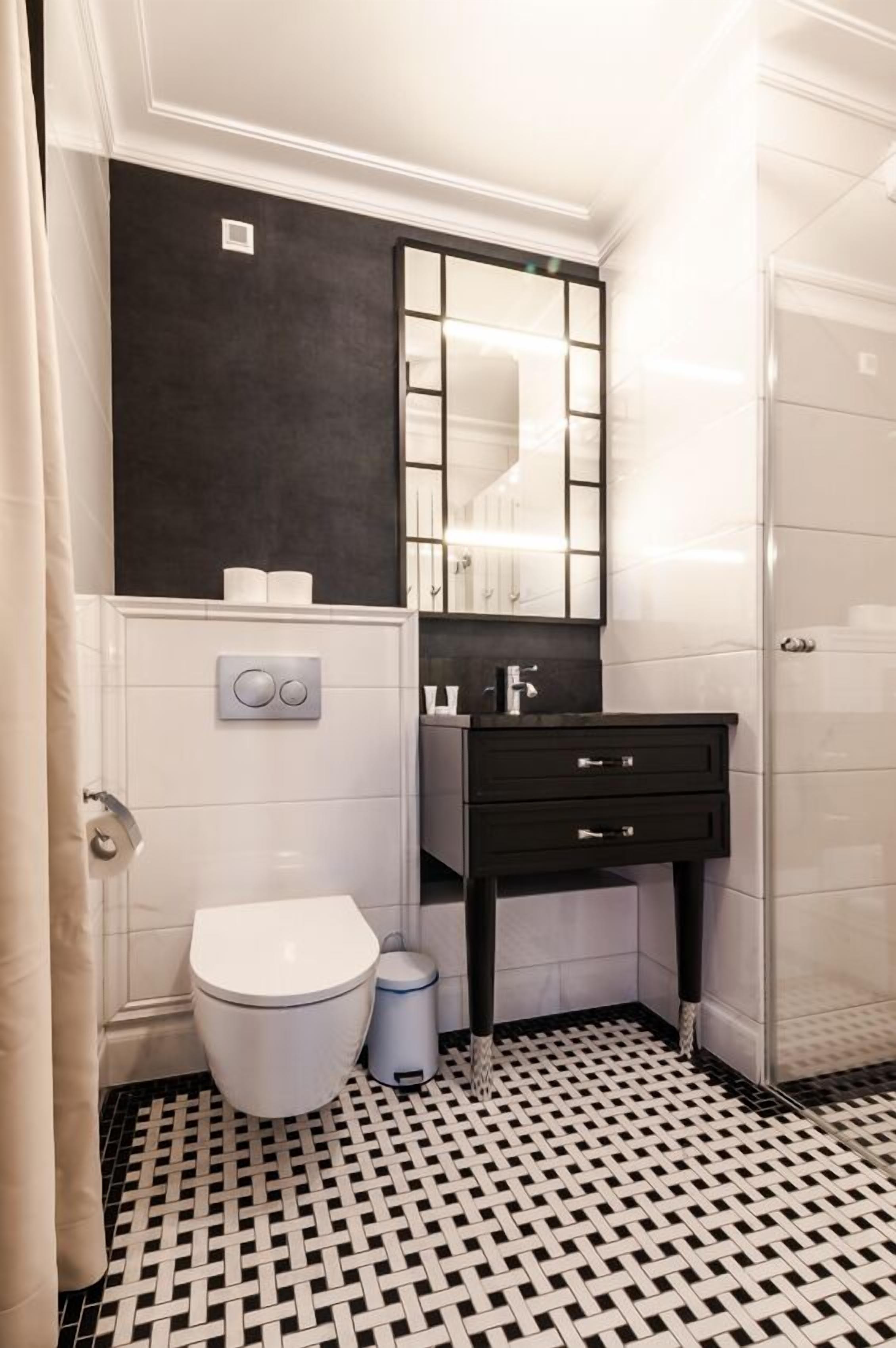 shower, free toiletries, hair dryer, slippers