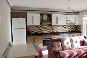 Deluxe Condo, No: 21 / 1+1 Daire | Eigene Küche | Großer Kühlschrank, Ofen, Herdplatte, Geschirrspüler