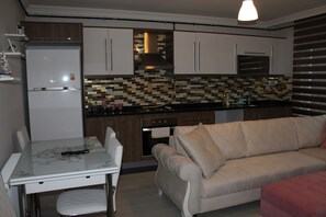 Deluxe Condo, No: 13 / 1+1 Daire | Private kitchen | Full-size fridge, oven, stovetop, dishwasher