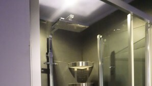 Studio, Kitchen | Iron/ironing board, WiFi (free), bed sheets - Stay At Ghent (Ghent)