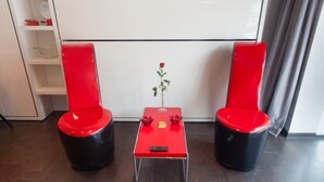 Studio, Kitchen | Iron/ironing board, WiFi (free), bed sheets - Stay At Ghent (Ghent)