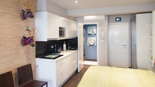 Studio, Kitchen | Iron/ironing board, WiFi (free), bed sheets - Stay At Ghent (Ghent)