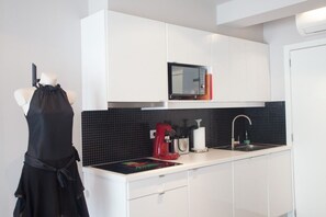 Studio, Kitchen | Private kitchen