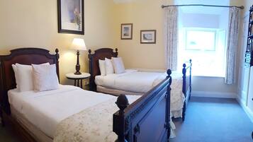 Standard Twin Room | Premium bedding, iron/ironing board, free WiFi, bed sheets