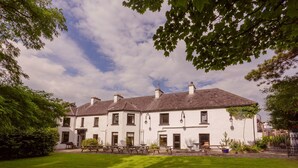 Property entrance - The Glenbeigh Hotel (Glenbeigh)