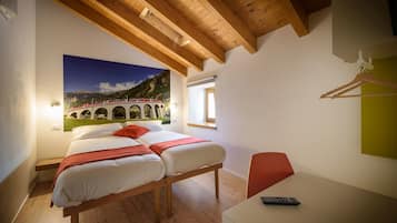 Schreibtisch, Verdunkelungsvorhänge, kostenloses WLAN, Bettwäsche