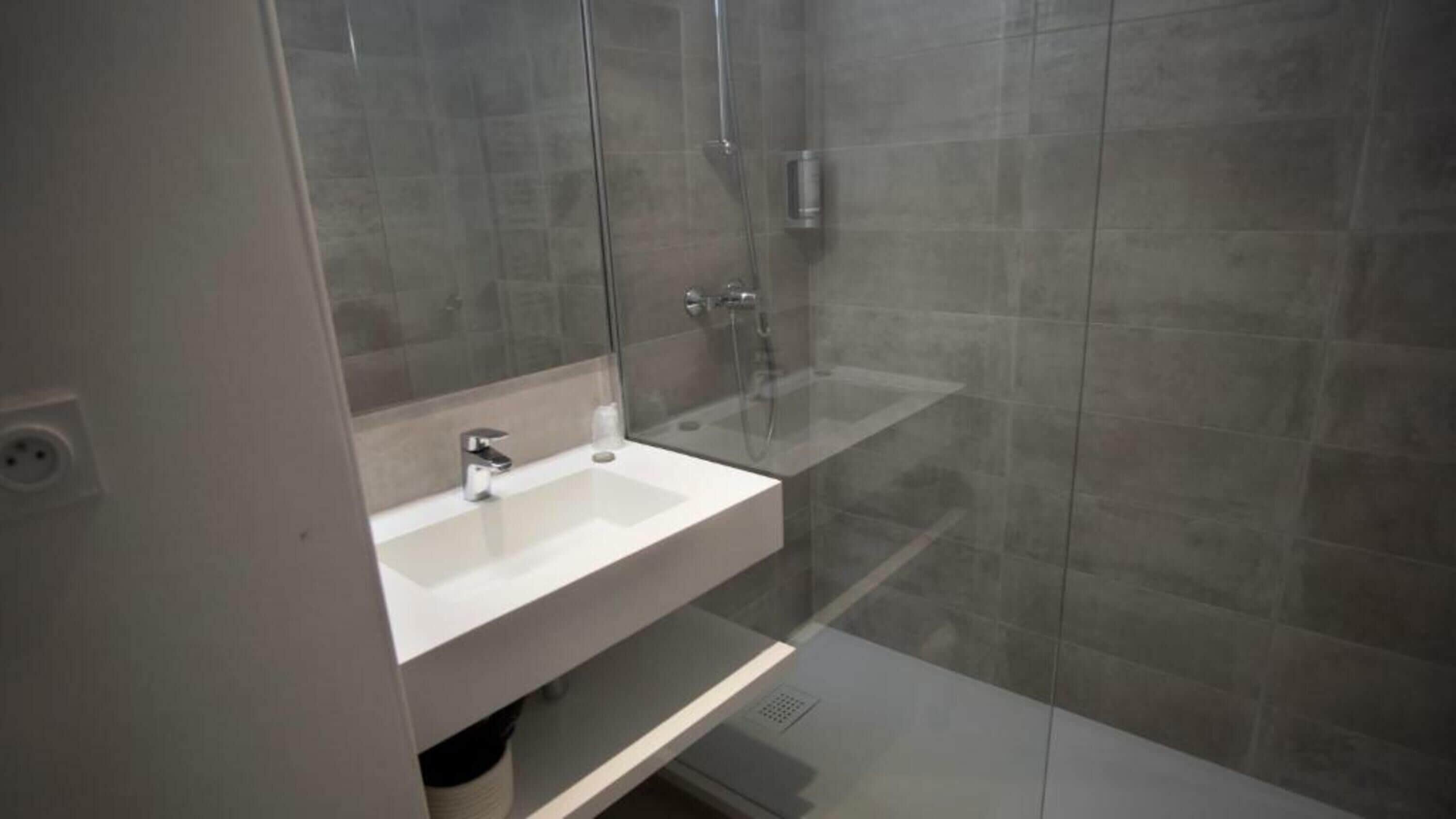 bathtub, free toiletries, hair dryer, towels