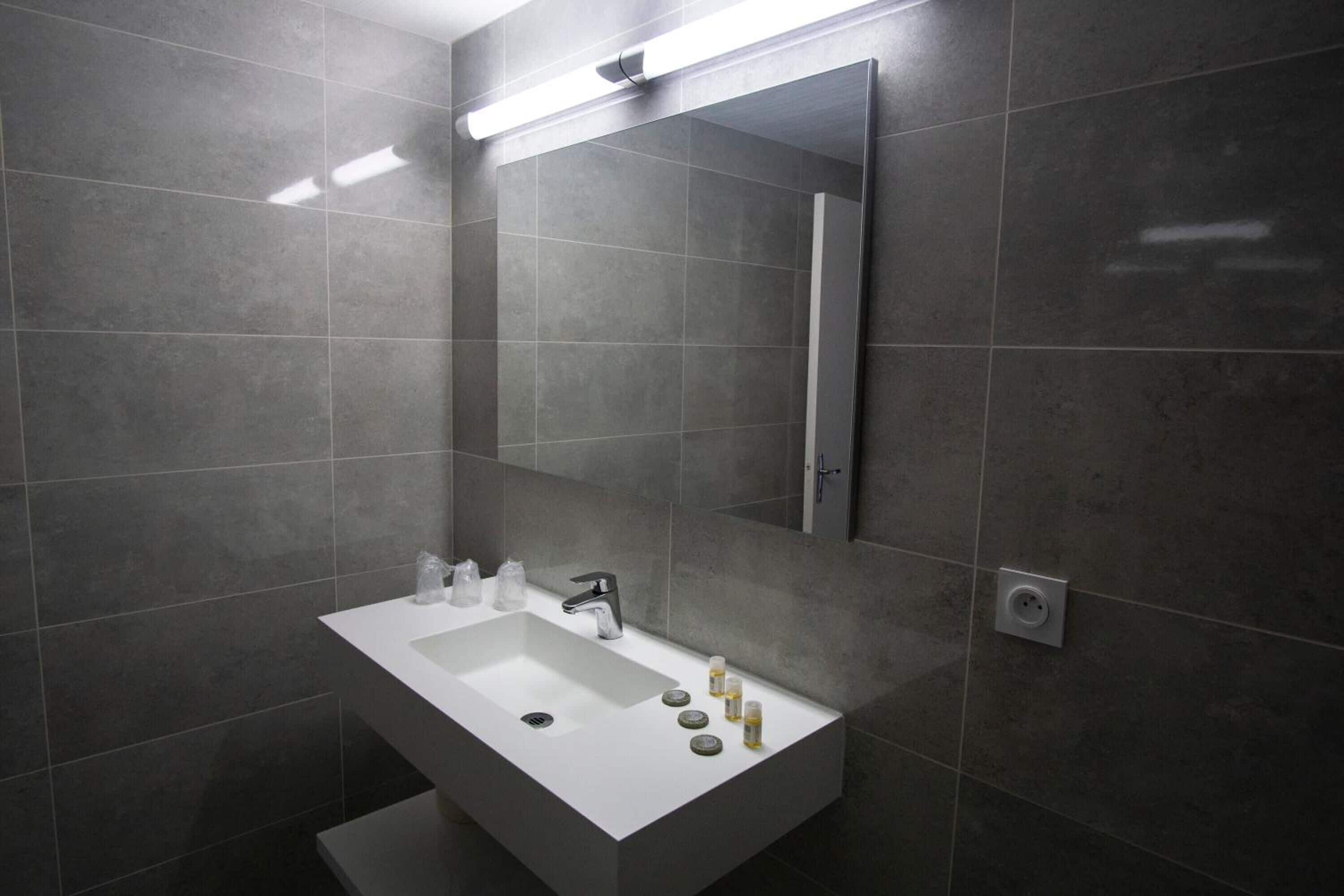 bathtub, free toiletries, hair dryer, towels