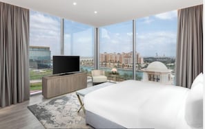 Suite Prestige, 2 chambres, vue sur la marina | Minibar, coffre-fort, espace de travail pour ordinateurs portables