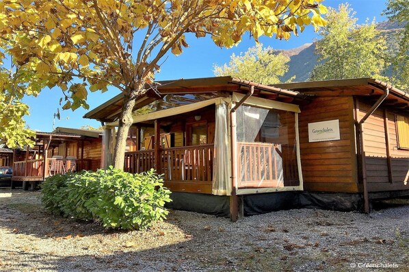 Chalet, 2 slaapkamers (Air conditioning) | 2 slaapkamers, verduisterende gordijnen, gratis babybedden