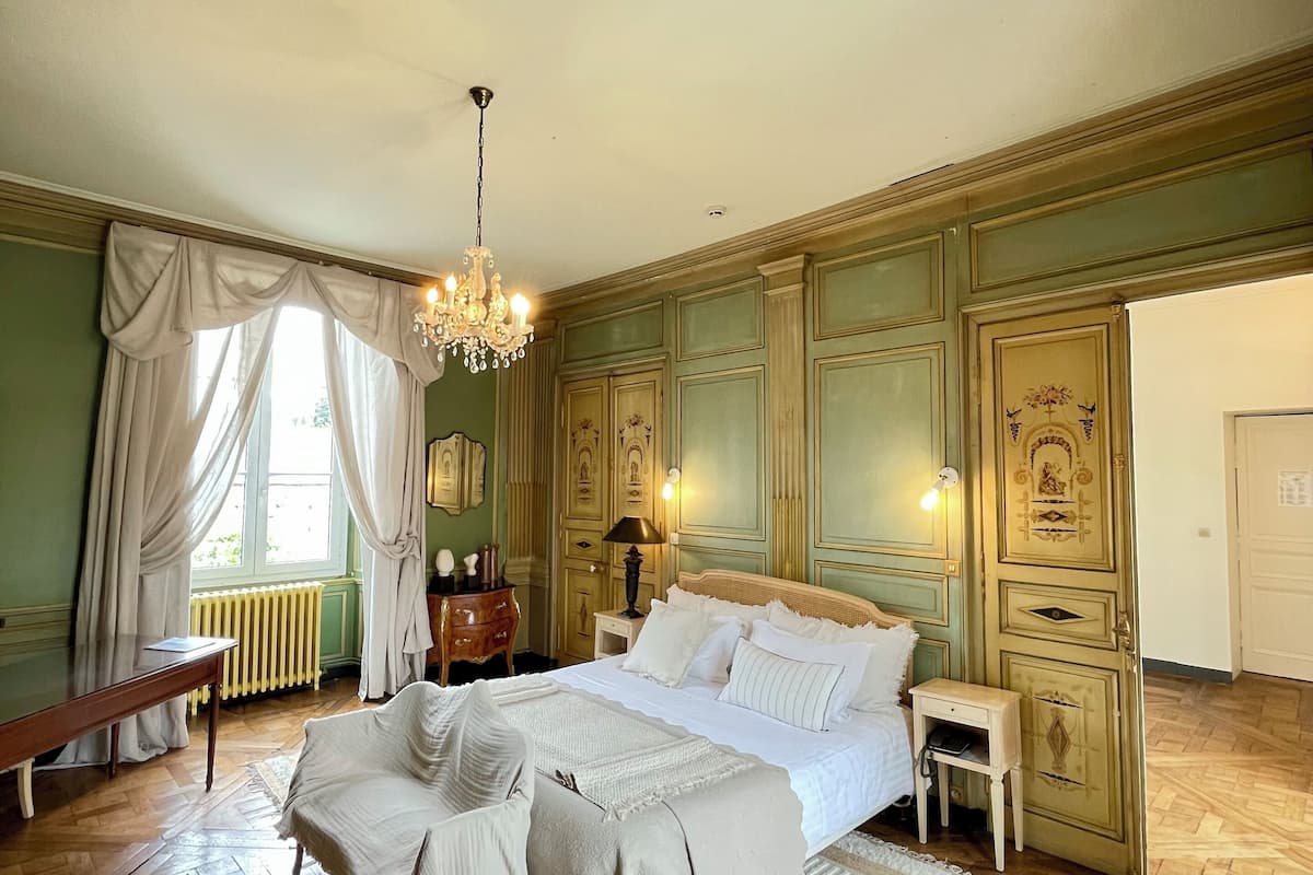 premium bedding, individually decorated, individually furnished, desk