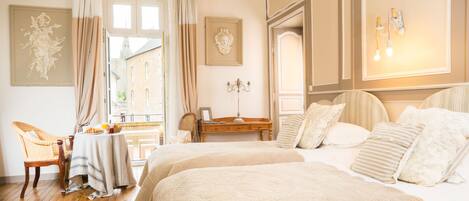 Twin Room (Mélusine) | Premium bedding, individually decorated, individually furnished, desk