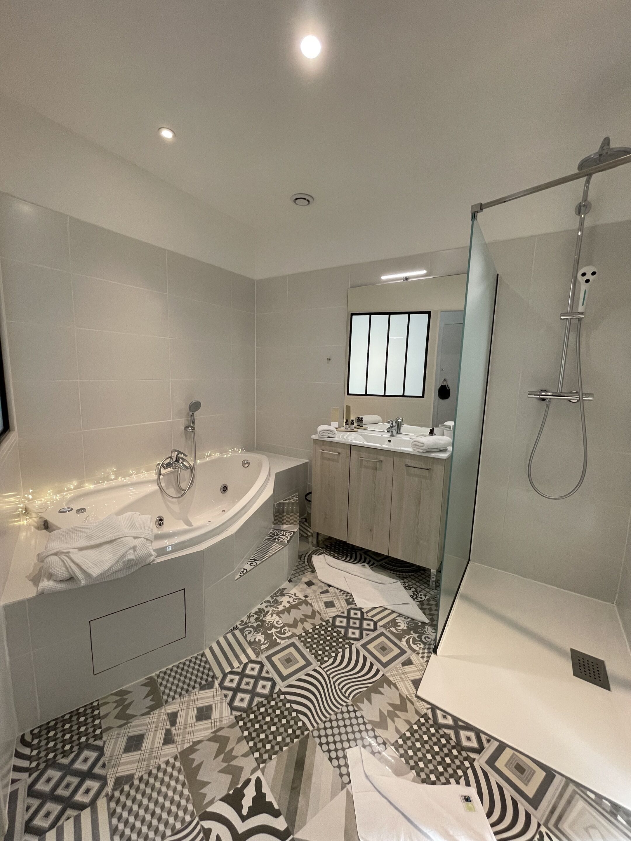 Suite | Indoor spa tub