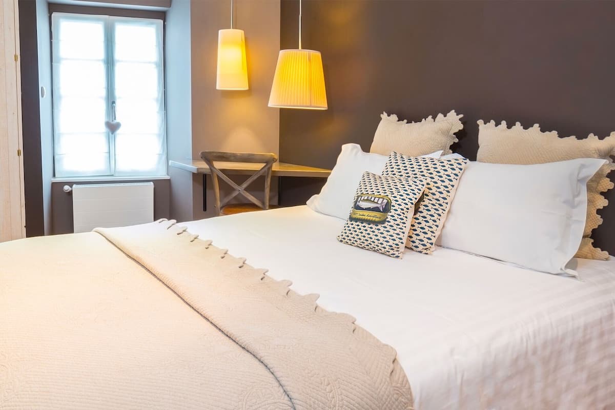 single room (tartuffo) | premium bedding, individually decorated, individually furnished, desk