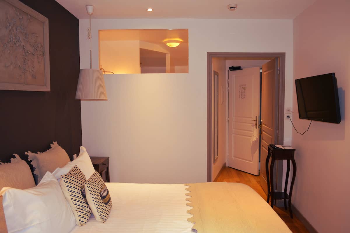Single Room (Capucine) | Premium bedding, individually decorated, individually furnished, desk