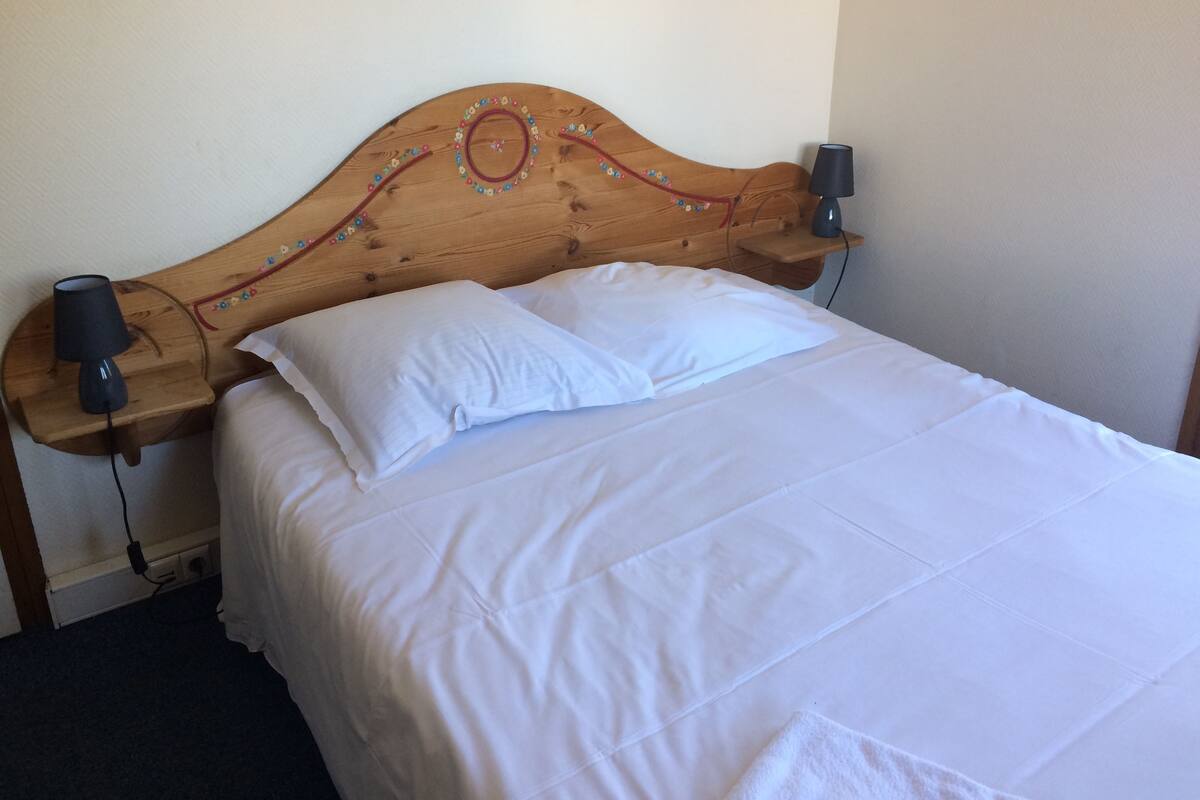 Individually decorated, individually furnished, soundproofing, free WiFi