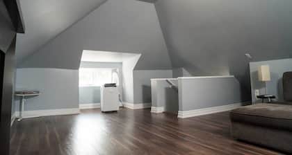 Ellis Street Home by Short Term Stays