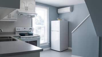 House, Multiple Bedrooms | Private kitchen | Full-size fridge, oven, stovetop, cookware/dishes/utensils