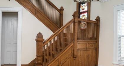 Ellis Street Home by Short Term Stays