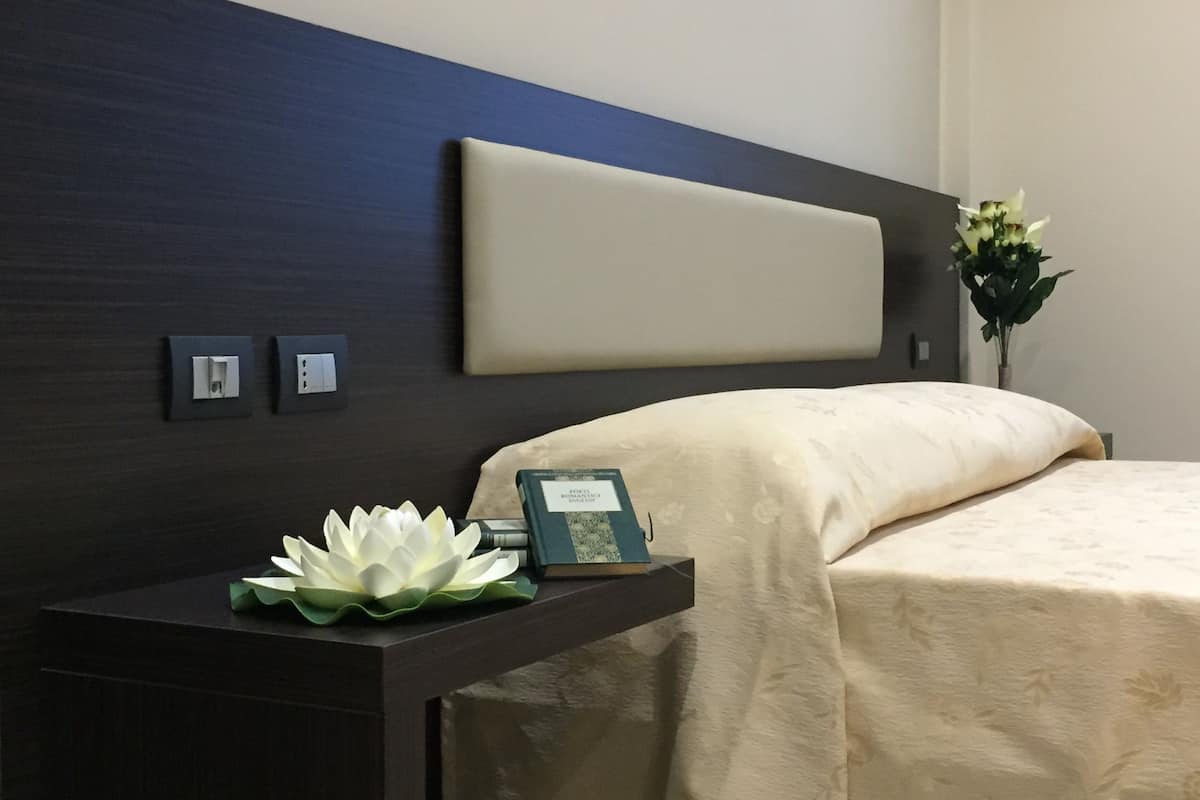 egyptian cotton sheets, premium bedding, pillow-top beds, minibar