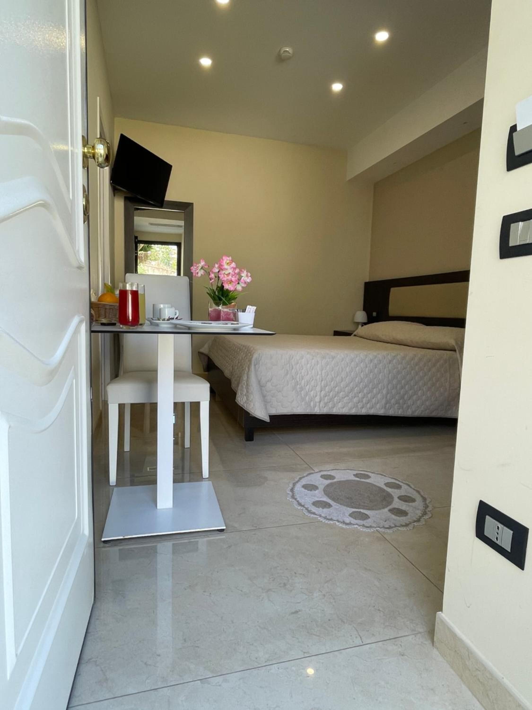 egyptian cotton sheets, premium bedding, pillow-top beds, minibar