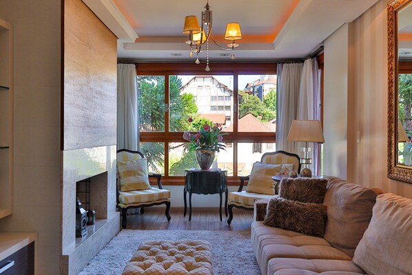 Departamento básico | Área de sala de estar | Televisión de pantalla plana 