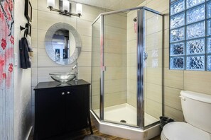 House, 1 Queen Bed with Sofa bed | Bathroom | Shower, hair dryer, towels