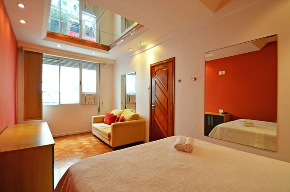 Departamento, varias camas | 3 habitaciones, cortinas blackout y tabla de planchar con plancha