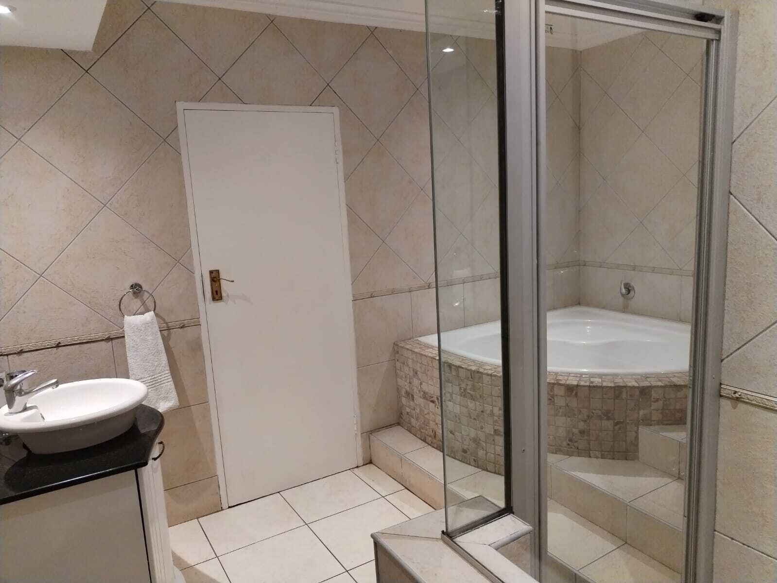 Ensemble douche/baignoire, baignoire relaxante profonde