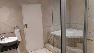 Ensemble douche/baignoire, baignoire relaxante profonde