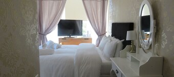 The Queens Arms Hotel