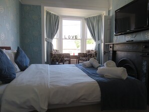 Classic Double Room, Ensuite (room 2 king) - The Queens Arms Hotel (Hexham)