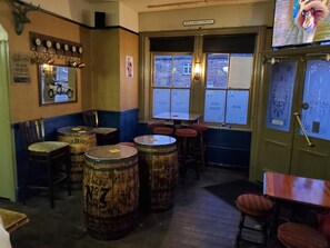 Bar (on property) - The Queens Arms Hotel (Hexham)