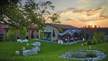 المنطقة المحيطة بالمنشأة