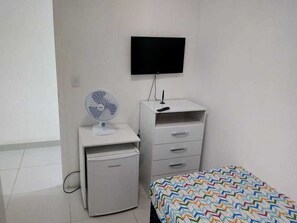 Single Room, 1 Twin Bed, Non Smoking | Desk, iron/ironing board, free WiFi, bed sheets - Republica Mazzei (São Paulo)