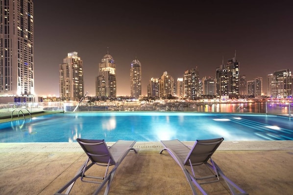 Outdoor pool - Private vacation apartment (Dubai)