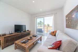 Departamento, 3 habitaciones | Sala de estar | Televisión 