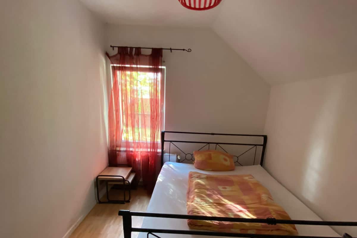 Basic Single Room | Free WiFi, bed sheets