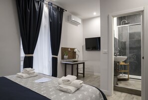 Premium Double or Twin Room, 1 King Bed, Balcony | Down comforters, memory foam beds, individually furnished, desk - Sant'Alfonso Bed and Breakfast (Naples)