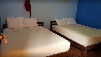 Habitación cuádruple, 2 camas matrimoniales, para no fumadores | Ropa de cama