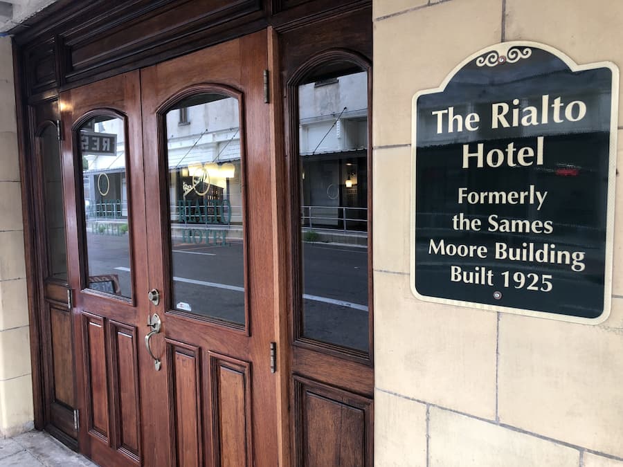 Entrada de la propiedad