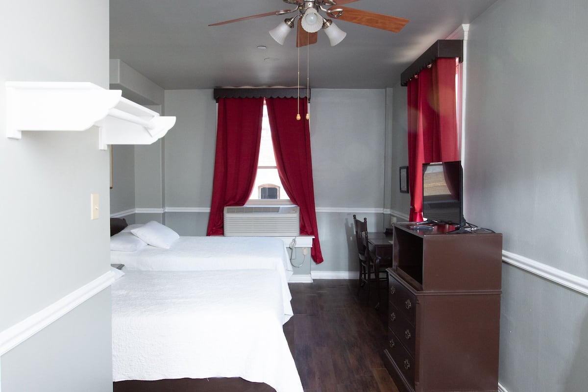 deluxe room, 2 double beds, non smoking | blackout curtains, free wifi, bed sheets