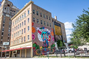 Front of property - Rialto Hotel (Laredo)