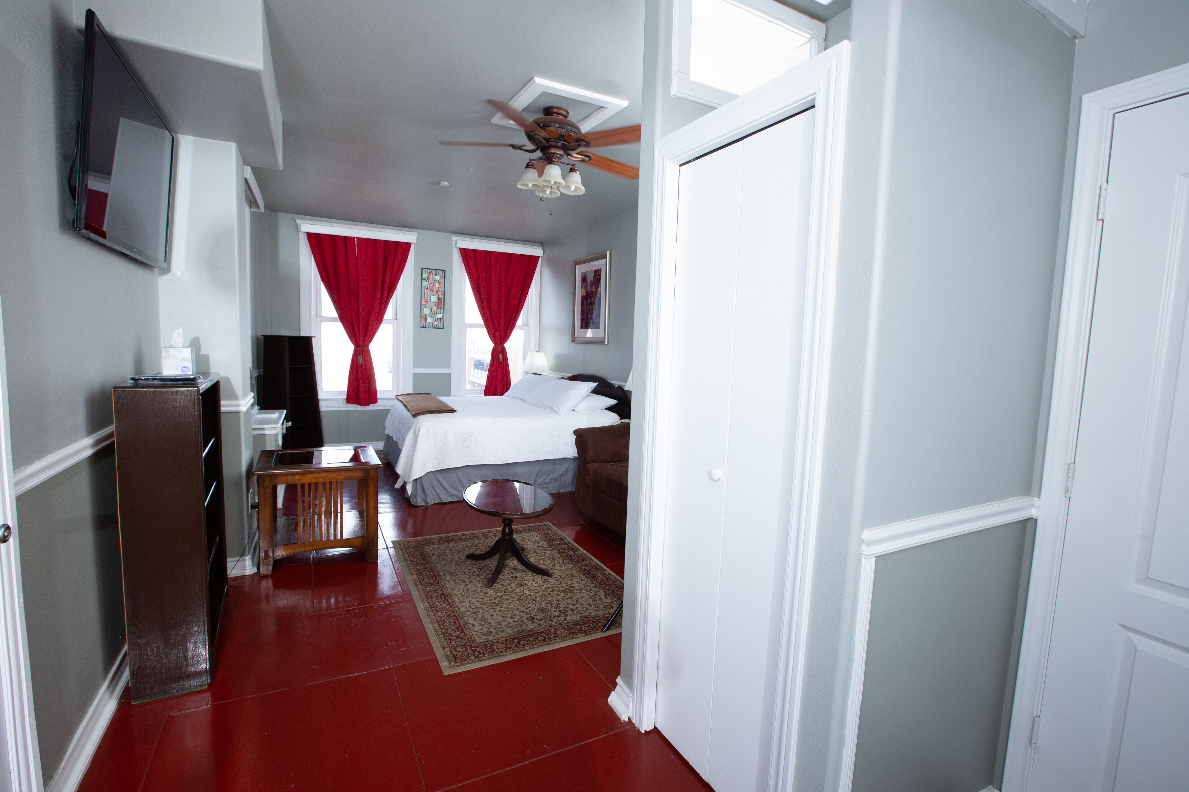 deluxe room, 1 king bed, non smoking | blackout curtains, free wifi, bed sheets