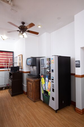 Vending machine - Rialto Hotel (Laredo)