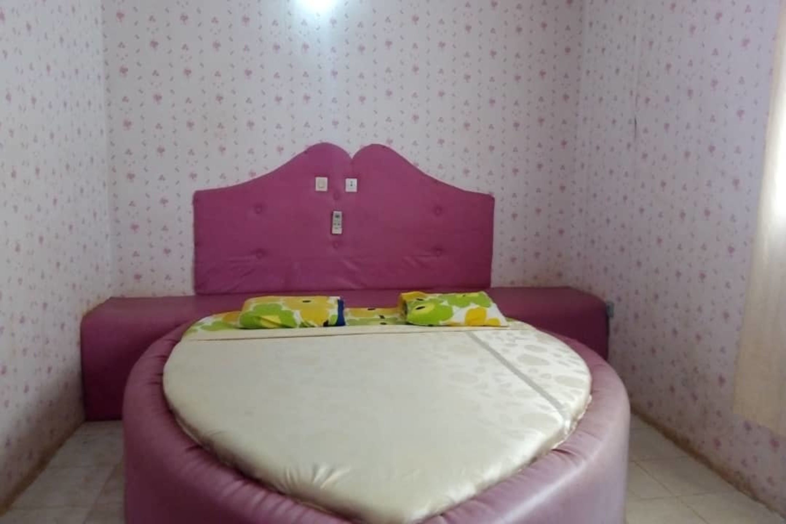 スタンダード ダブルルーム | デスク、可動式ベッド、WiFi (無料)、ベッドシーツ