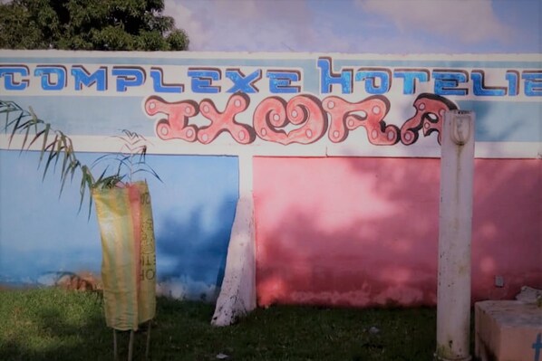 Front of property - Hôtel Ixora Divo (Divo)