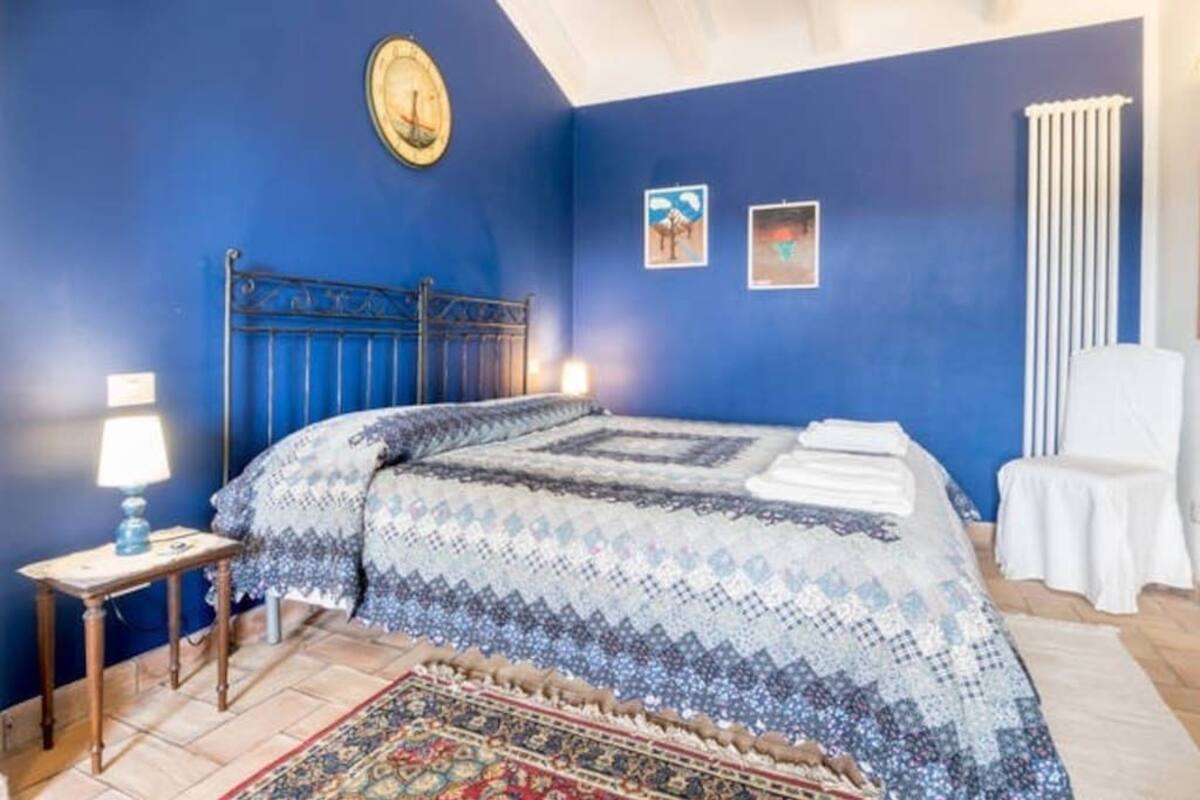 Comfort Triple Room | Desk, bed sheets