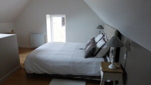 Deluxe Suite | Blackout curtains, soundproofing, free WiFi, individually decorated - Manoir de Kermilven (Tréméven)